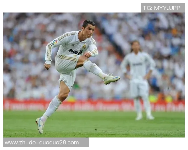 足球场上的传奇人物：从梅西到C罗，探寻他们的成功之路